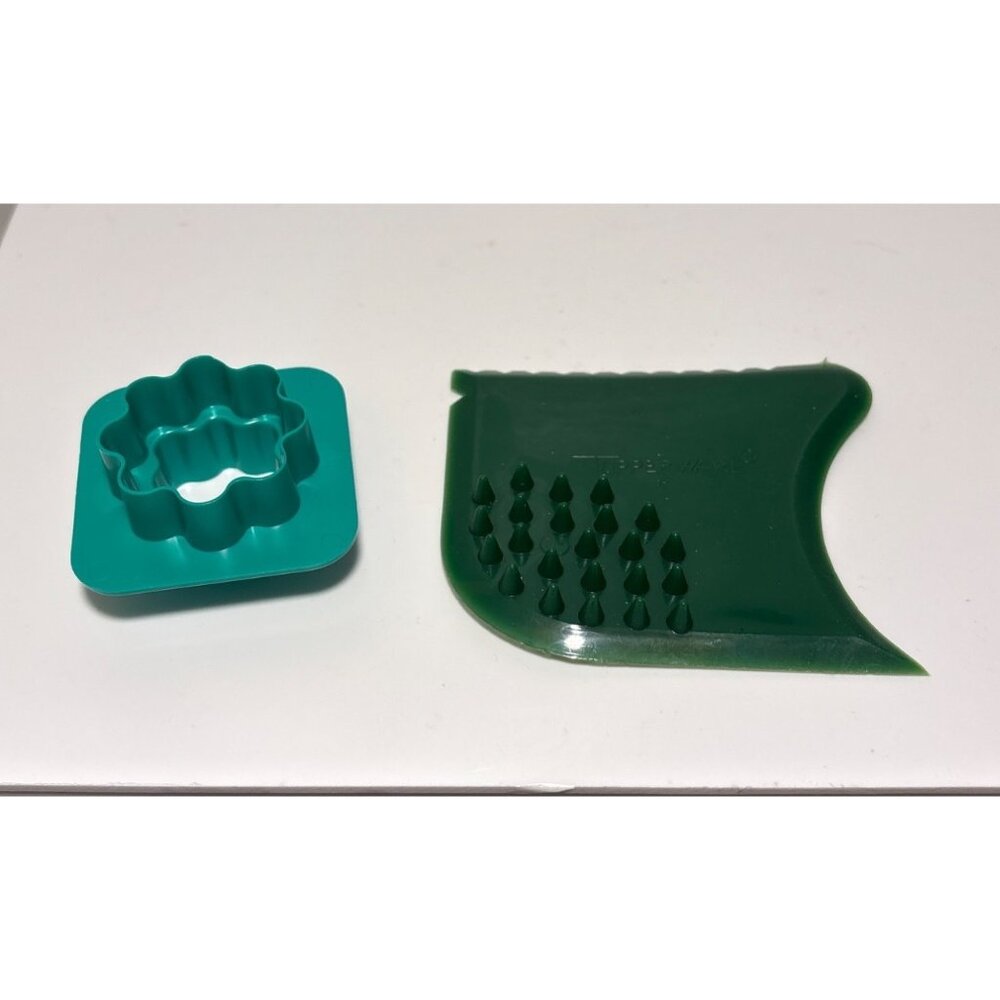 Tupperware Cookie Cutter Appetizer Canapé Fondant & Cake Decorating Scraper Grn